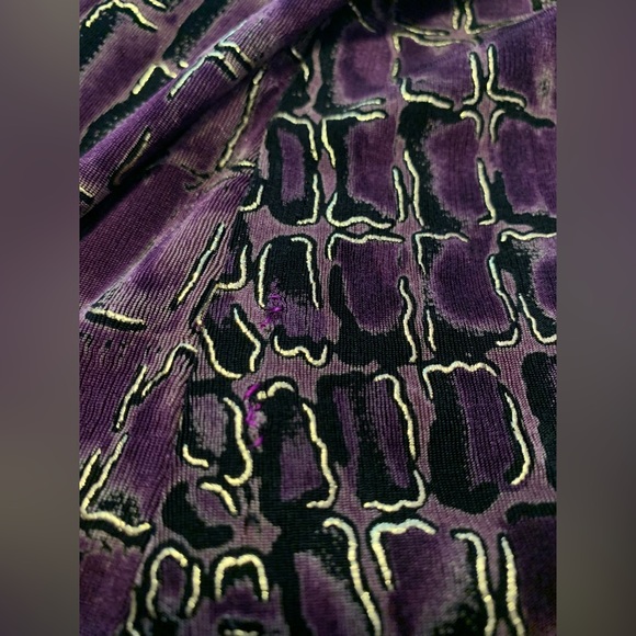 Super cool 90’s snakeskin with gold details button up blouse - Picture 12 of 13